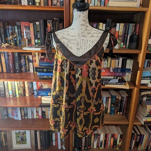 FRENCH connection satin strap chiffon sleeveless v neck blouse sz 8 nwt - Picture 1 of 6